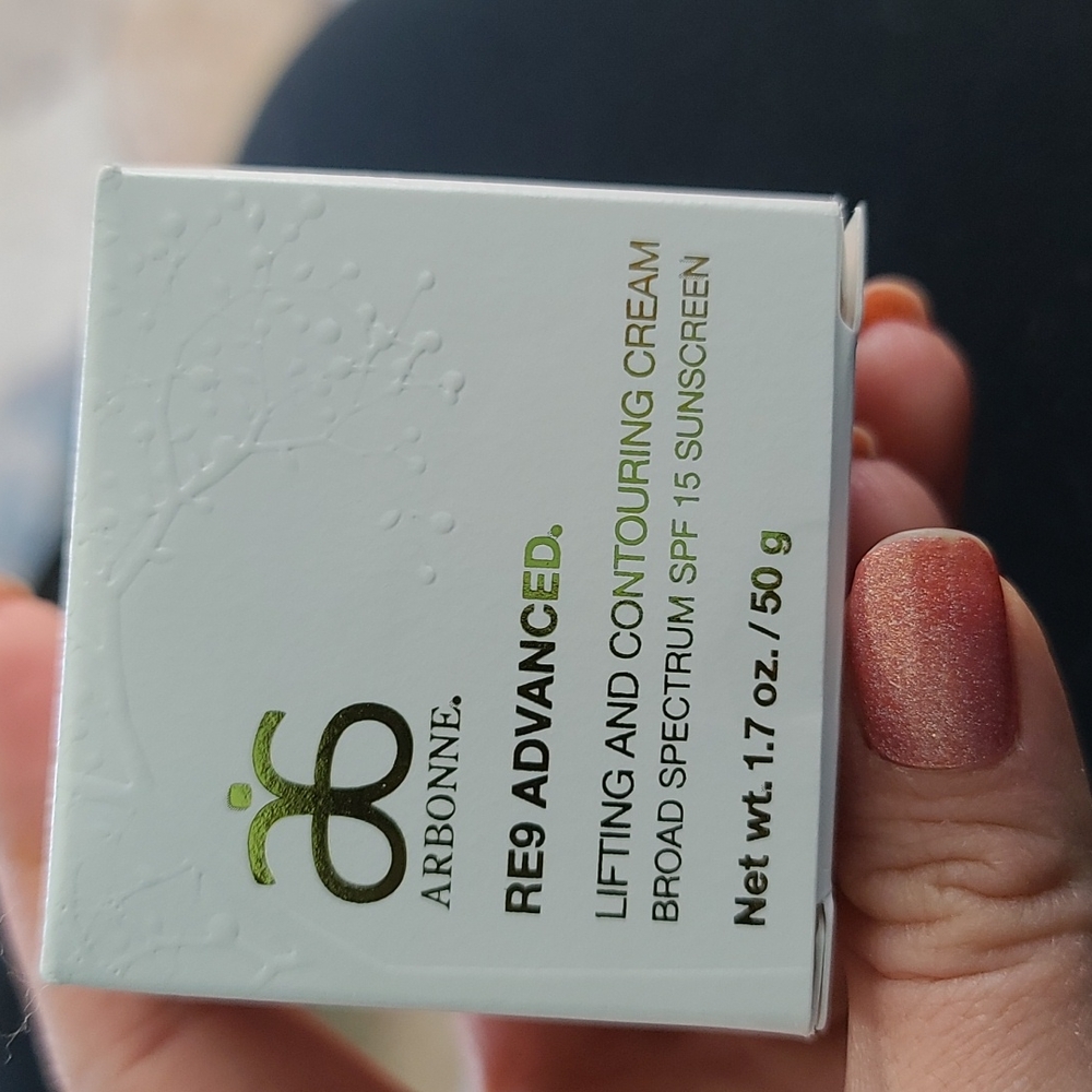 Arbonne RE9 Lifting and Vontouring cream